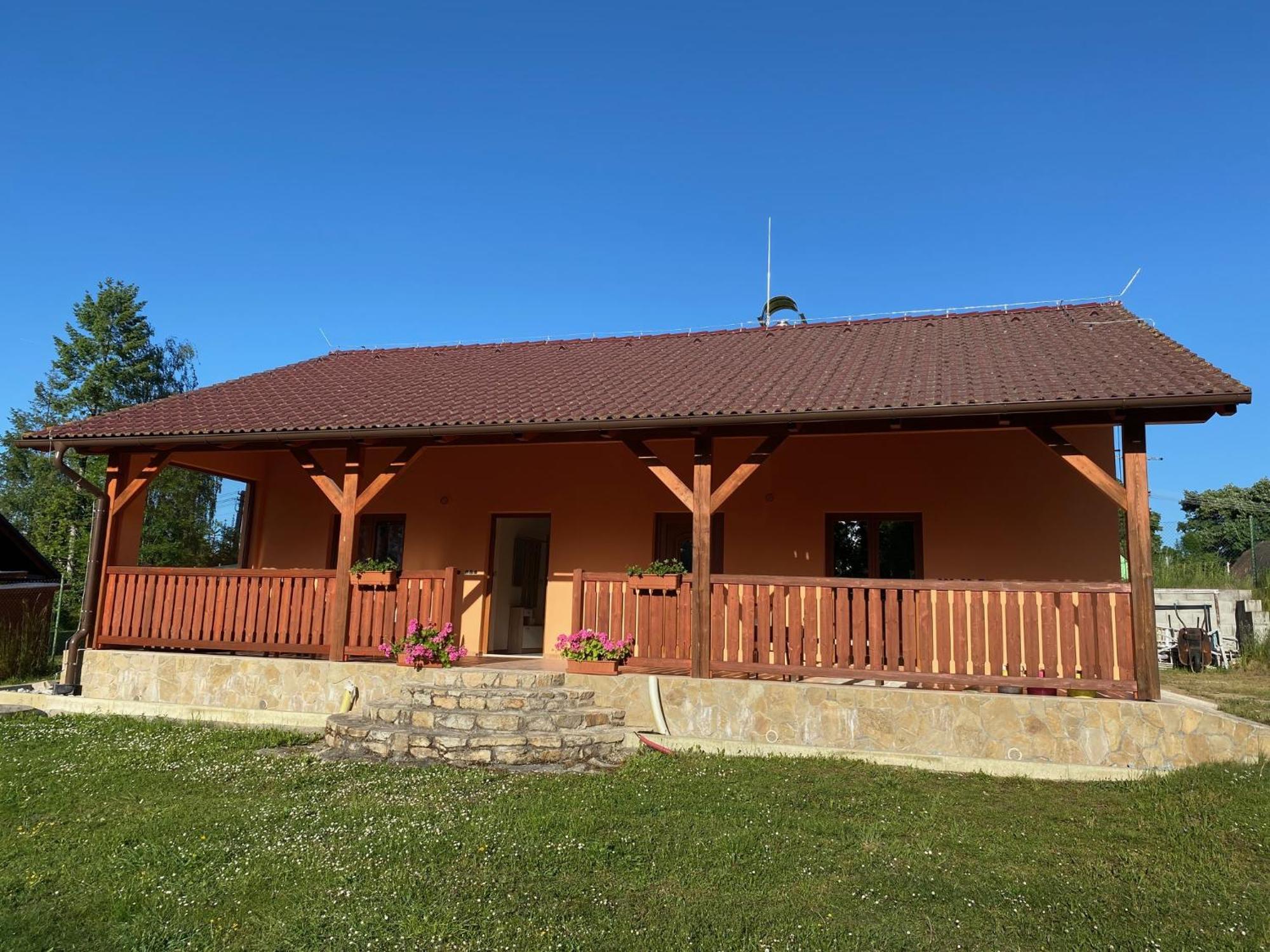 Slunny Domek S Terasou A Zahradou Zvikovske Podhradi Exterior photo